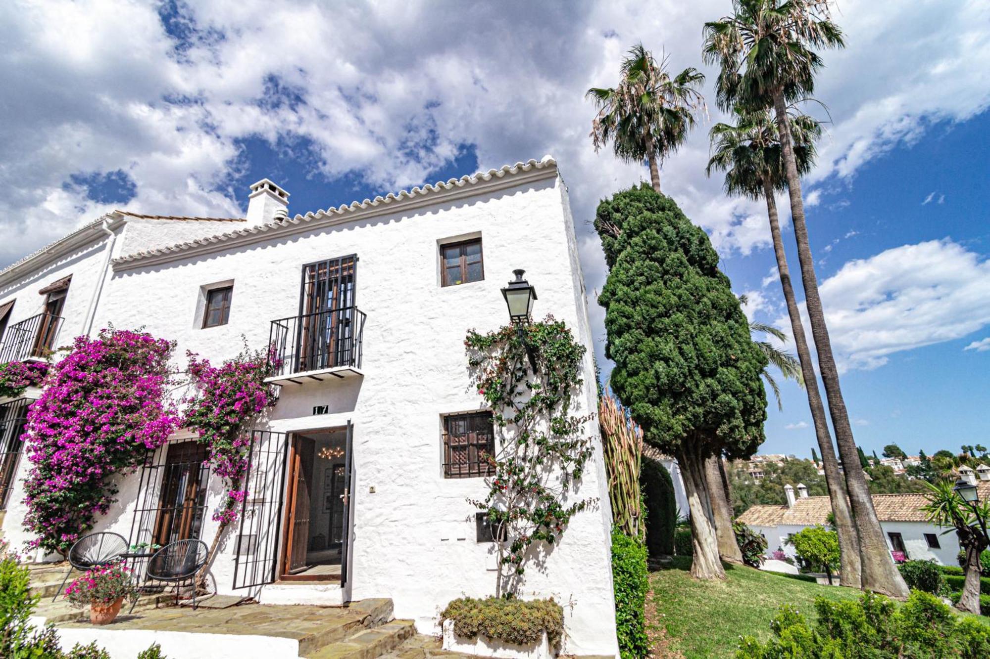 Scandinavian Style Townhouse In Nueva Andalucia Holiday home *