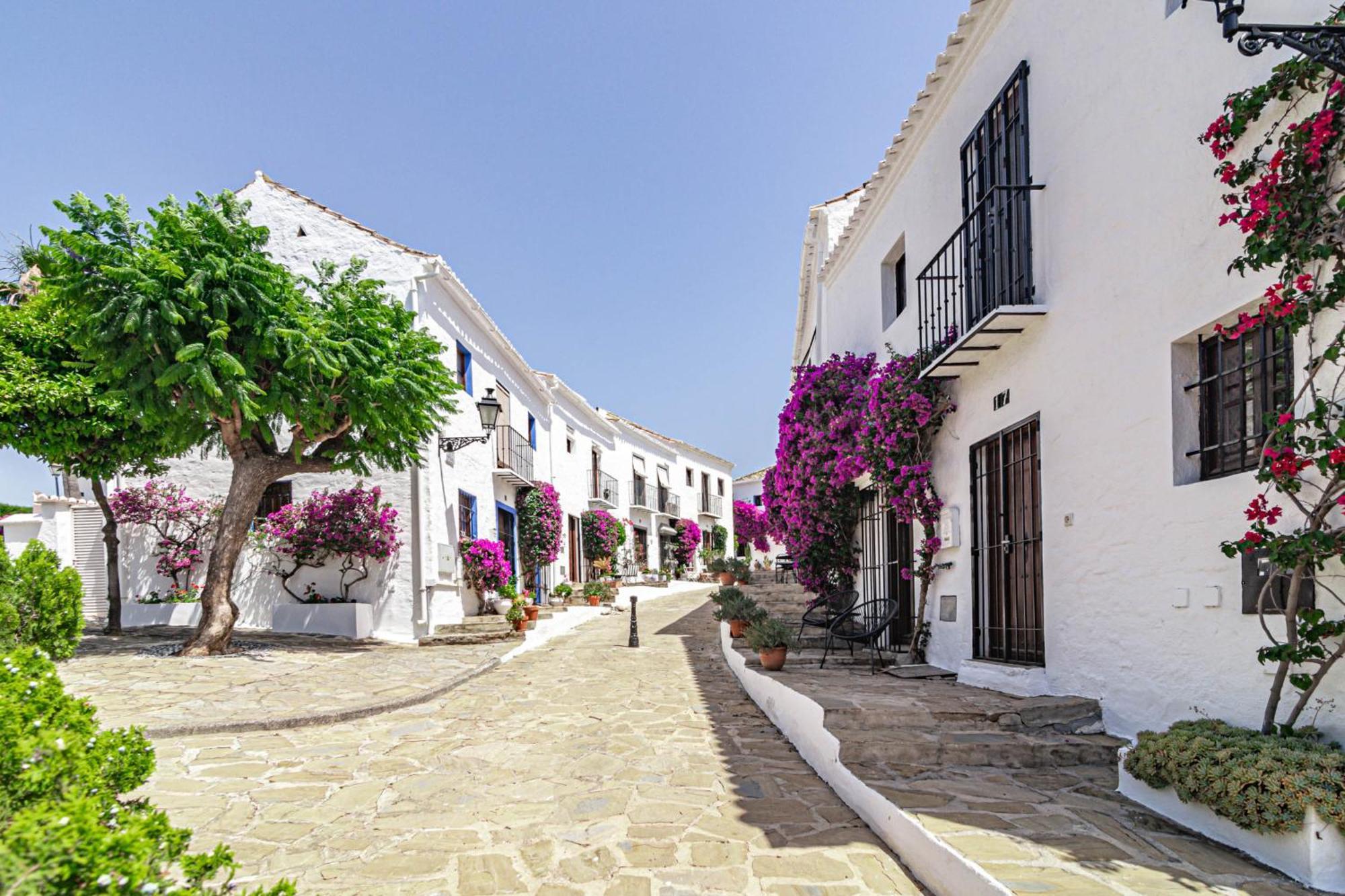 Scandinavian Style Townhouse In Nueva Andalucia *